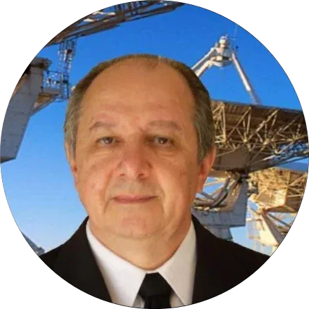 Cliente da Traduzme, homem de terno e gravata, em retrato circular